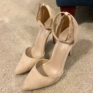 Beige pointy heels
